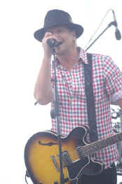 needtobreathe (11).JPG (34320 bytes)