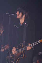 listening (38).JPG (22236 bytes)