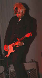 listening (6).jpg (61457 bytes)